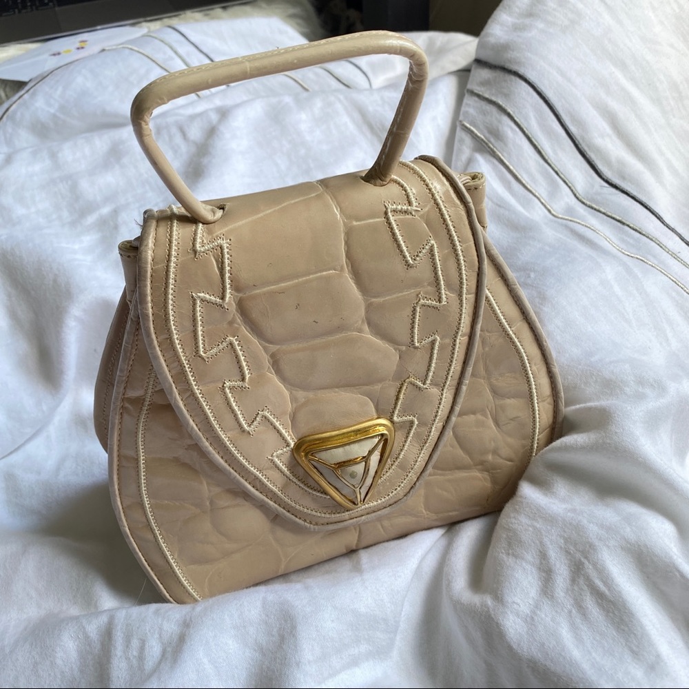 Pretty Faux Leather Vintage Purse